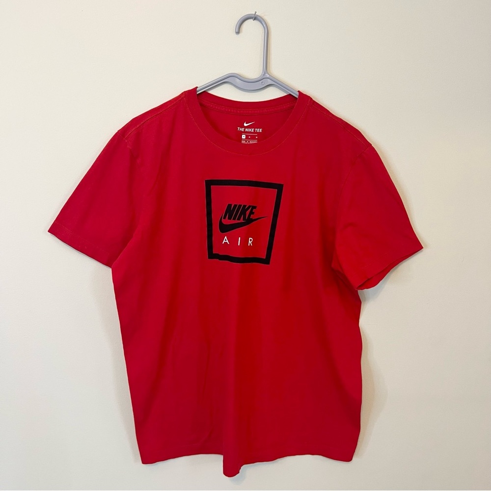 NIKE Men's Short Sleeve T-Shirt in Red